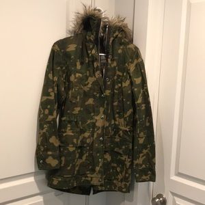 Camo gap coat w/ removable faux fur vest